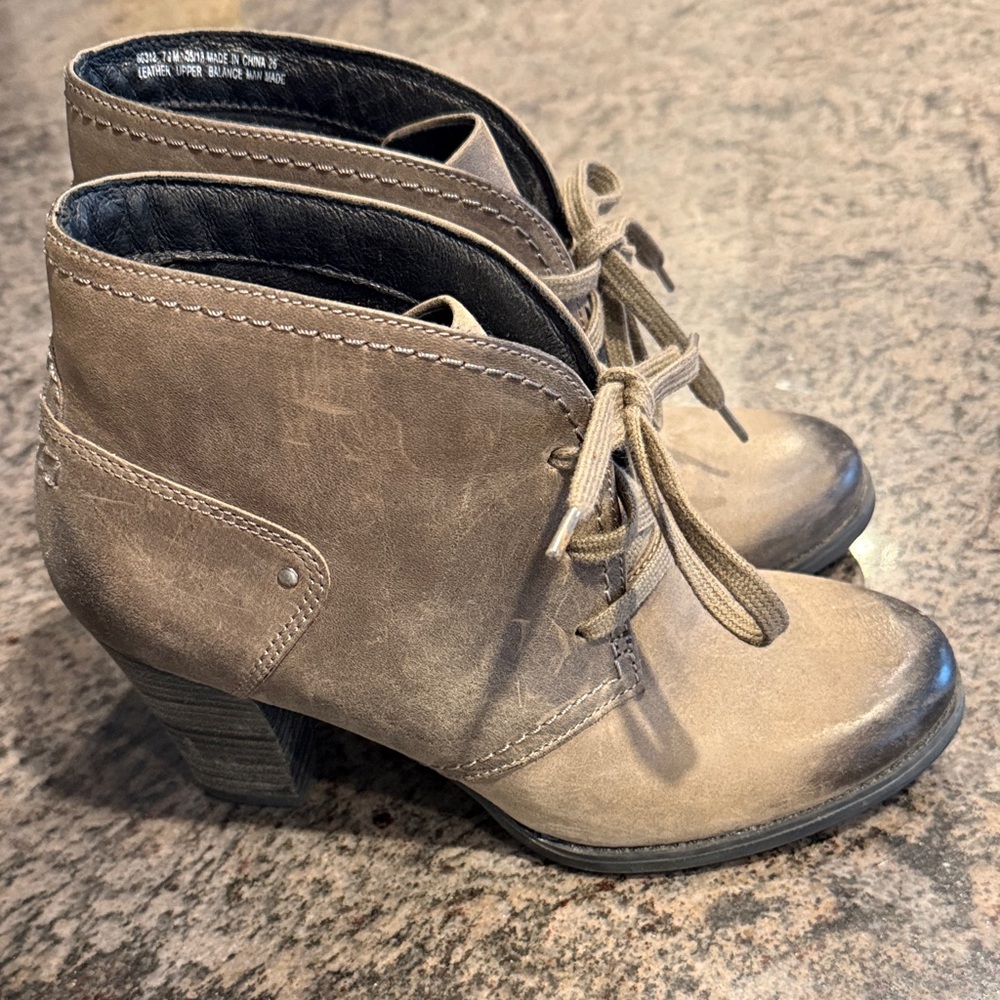 Clark’s Booties - Picture 3 of 8